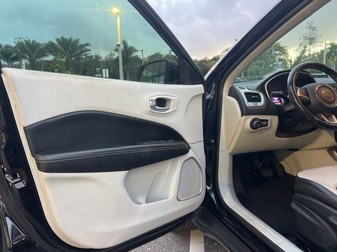 Used 2021 Jeep Compass Latitude image 35