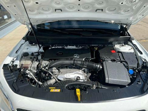 Used 2023 Mercedes-Benz GLB 250 4MATIC image 11