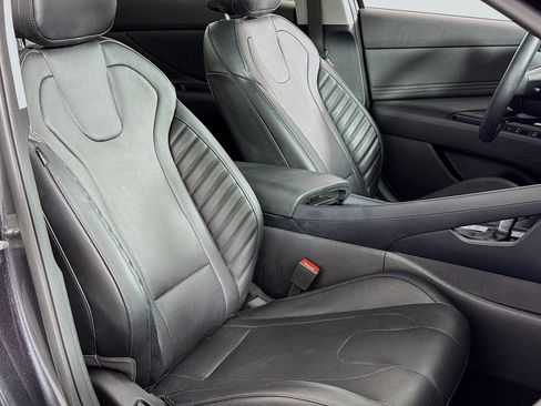 Used 2023 Hyundai Elantra Limited image 38