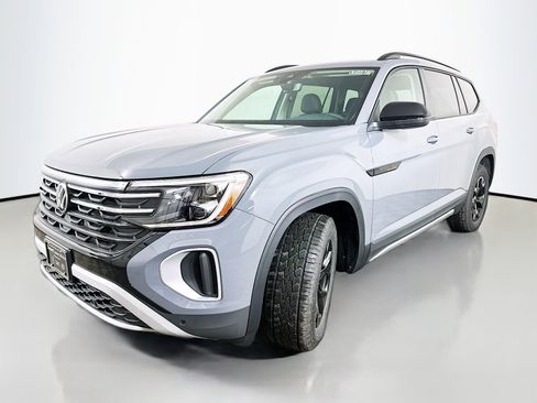 New 2026 Volkswagen Atlas Peak Edition AWD/4WD image 3