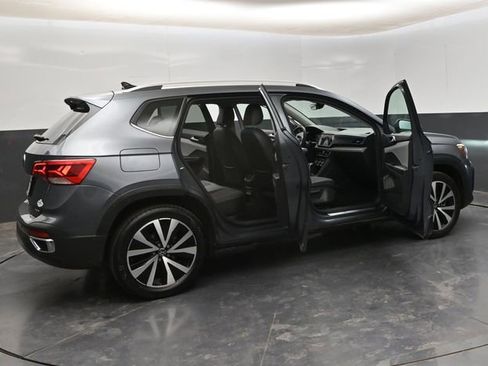 Used 2023 Volkswagen Taos SE AWD/4WD image 32