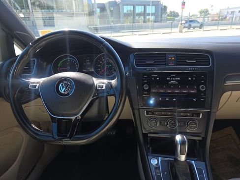 Used 2017 Volkswagen e-Golf SEL Premium image 22