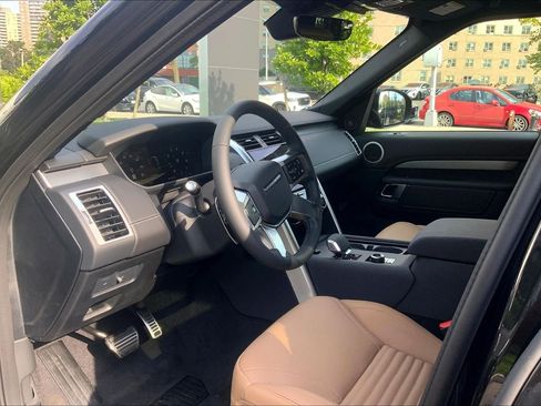 New 2026 Land Rover Discovery Limited Edition AWD/4WD image 8
