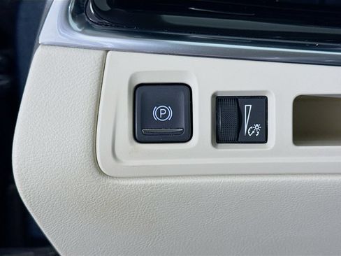 Used 2023 Cadillac XT6 Premium Luxury FWD image 11