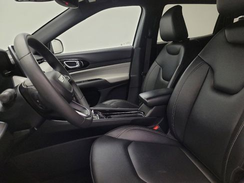 Used 2025 Jeep Compass Limited AWD/4WD image 17