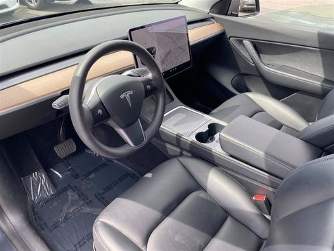 Used 2024 Tesla Model Y Long Range RWD image 11