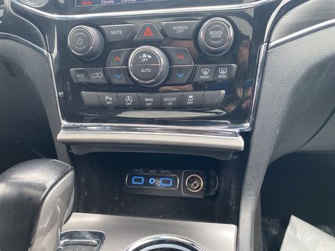 Used 2022 Jeep Grand Cherokee Limited image 14