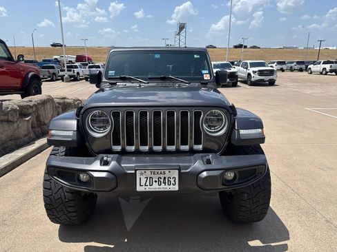 Used 2019 Jeep Wrangler Unlimited Sahara w/ Safety Group AWD/4WD image 2