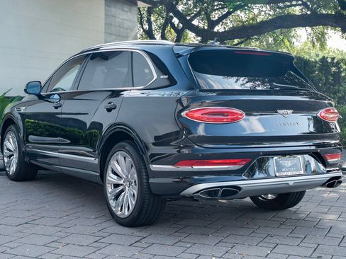 Used 2023 Bentley Bentayga Extended Wheelbase AWD/4WD image 17
