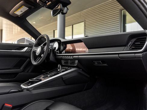Certified 2024 Porsche 911 Carrera 4 AWD/4WD image 36