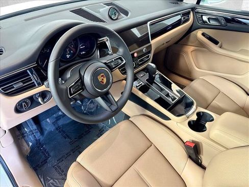 Certified 2026 Porsche Macan AWD/4WD image 4