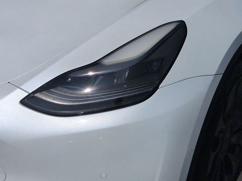 Used 2022 Tesla Model Y Performance image 8