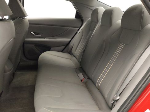 Used 2022 Hyundai Elantra SEL image 18