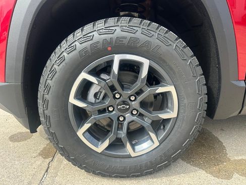 New 2026 Chevrolet Equinox ACTIV w/ Convenience Package III FWD image 14