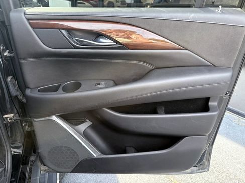 Used 2019 Cadillac Escalade ESV Premium Luxury AWD/4WD image 18