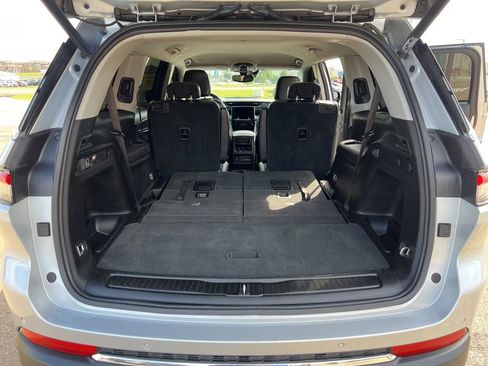 Used 2023 Jeep Grand Cherokee L Limited AWD/4WD image 14