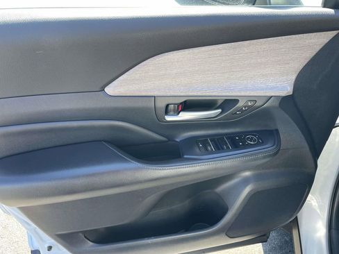 Used 2025 Toyota Grand Highlander AWD image 28