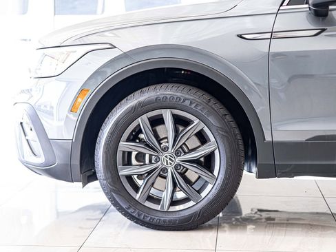 Used 2022 Volkswagen Tiguan SE AWD/4WD image 8