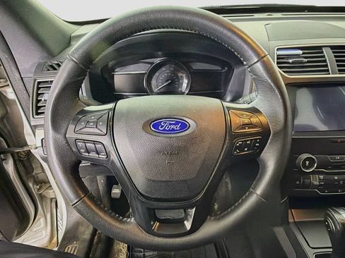 Used 2018 Ford Explorer XLT w/ Equipment Group 201A FWD image 15