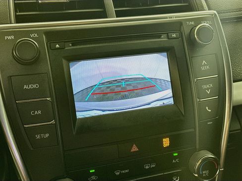 Used 2017 Toyota Camry SE FWD image 19