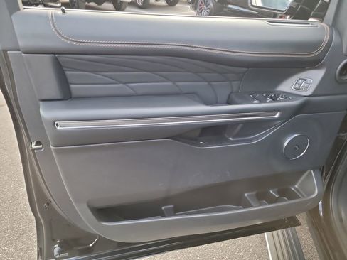 Used 2023 Ford Expedition Platinum image 16