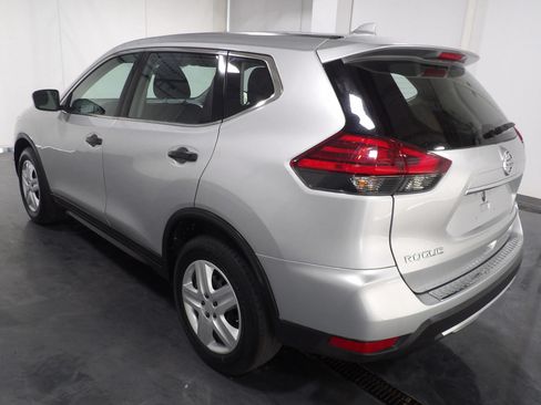 Used 2017 Nissan Rogue S AWD/4WD image 6