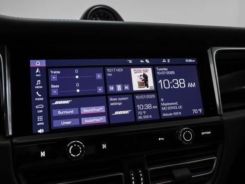 Certified 2026 Porsche Macan AWD/4WD image 34