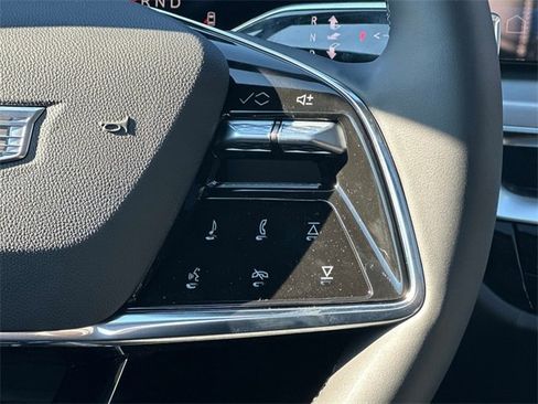 Used 2026 Cadillac Lyriq Luxury image 6