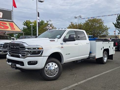 New 2026 RAM 5500 4x4 Crew Cab w/ Laramie Trim Package image 3