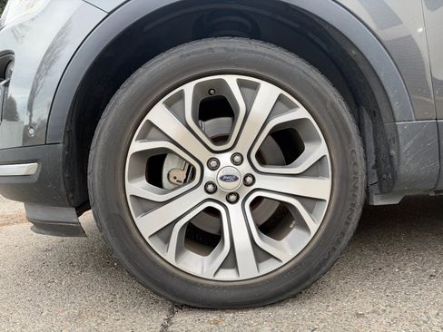 Used 2018 Ford Explorer Platinum image 9