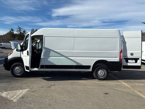 Used 2025 RAM ProMaster 2500 w/ Convenience Group image 14