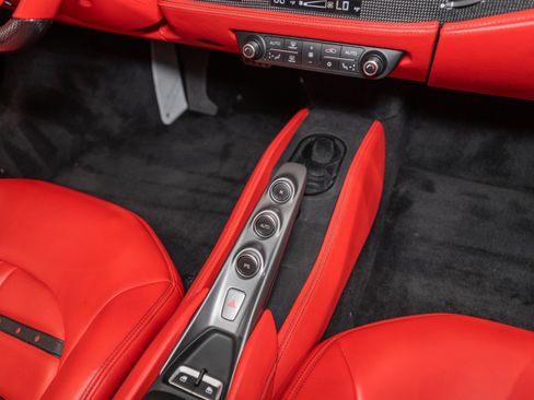 Used 2021 Ferrari F8 Tributo RWD image 37