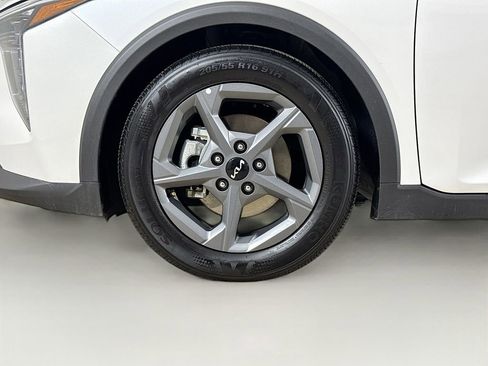 Used 2025 Kia K4 LXS image 25