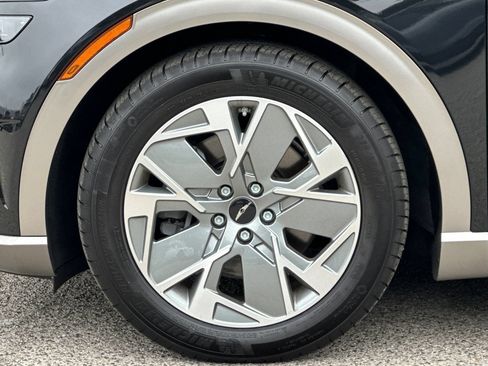 Used 2025 Genesis GV60 Advanced AWD/4WD image 34