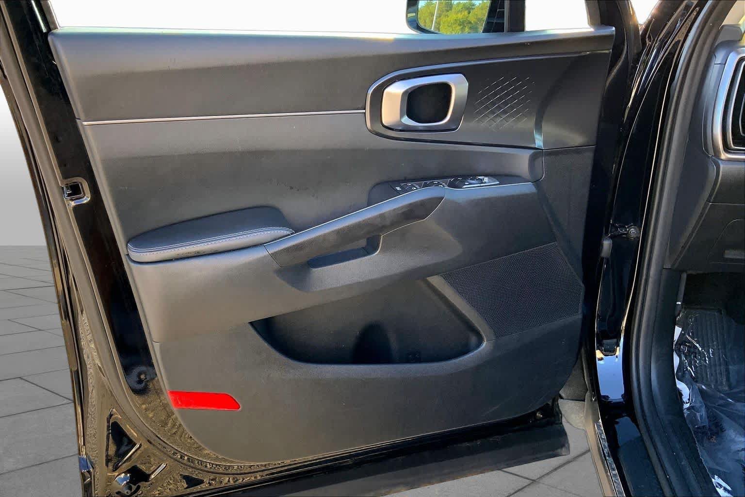 Used 2025 Kia Sorento S w/ Panoramic Sunroof Package FWD image 19
