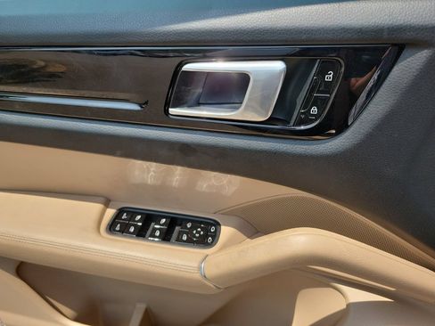 Used 2020 Porsche Cayenne AWD/4WD image 24