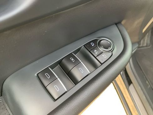 Used 2025 Buick Enclave Sport Touring image 17