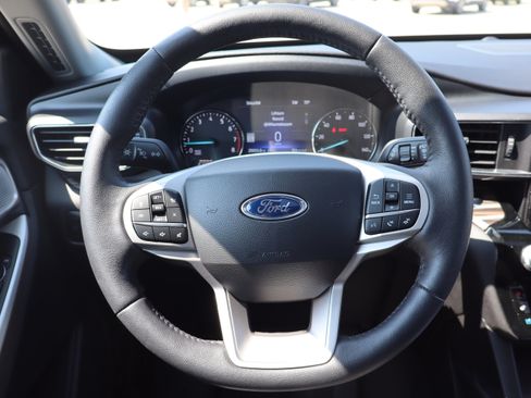 Used 2024 Ford Explorer Limited w/ Limited Technology Package AWD/4WD image 16