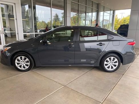 Certified 2025 Toyota Corolla LE AWD/4WD image 6