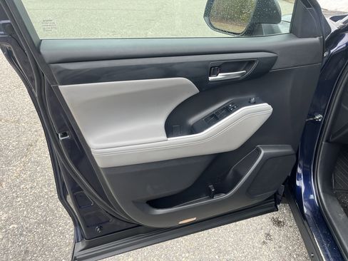 Used 2022 Toyota Highlander XLE image 15