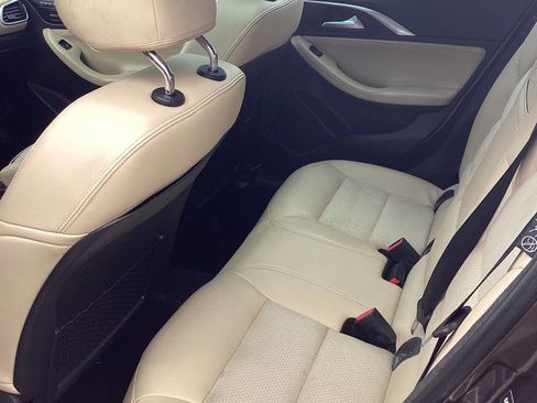 Used 2018 INFINITI QX30 AWD image 17