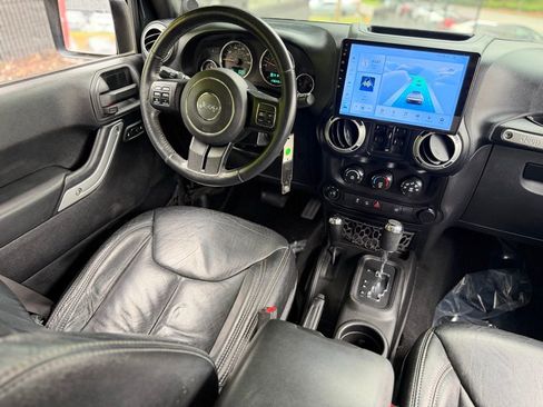 Used 2013 Jeep Wrangler Unlimited Sahara w/ Connectivity Group AWD/4WD image 40