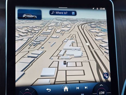 Used 2025 Mercedes-Benz GLC 350e 4MATIC image 29