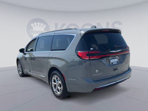 Used 2022 Chrysler Pacifica Limited AWD/4WD image 10