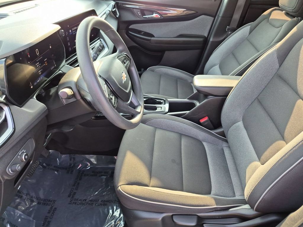Used 2025 Chevrolet TrailBlazer LT AWD/4WD image 15