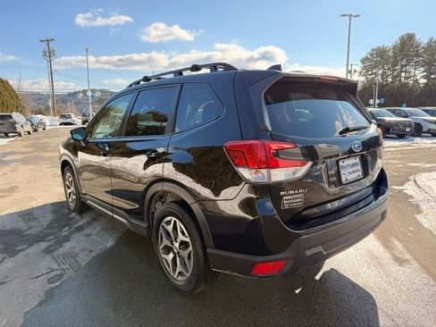 Used 2023 Subaru Forester Premium image 8