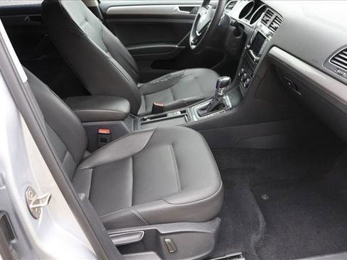 Used 2015 Volkswagen e-Golf SEL Premium FWD image 29