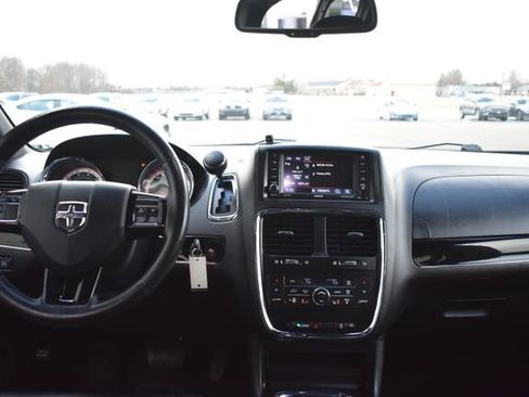 Used 2017 Dodge Grand Caravan SXT w/ Driver Convenience Group image 32