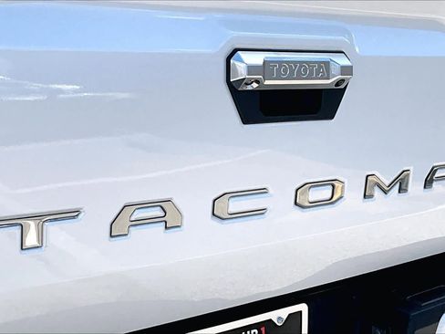 Used 2025 Toyota Tacoma Limited AWD/4WD image 31