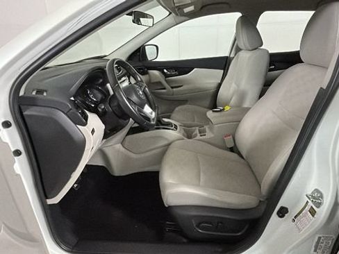 Used 2018 Nissan Rogue Sport SV w/ SV All-Weather Package FWD image 11